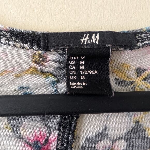 H&M V Neck Floral Drapey Oversized Short Sleeve Blouse Medium - Picture 5 of 5